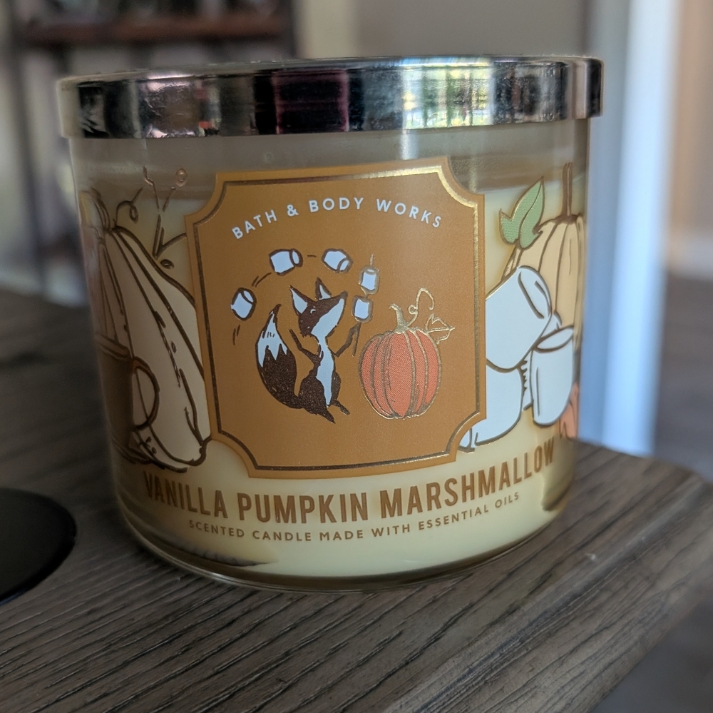 Bath & BBW 3-wick candle Vanilla Pumpkin Marshmallow